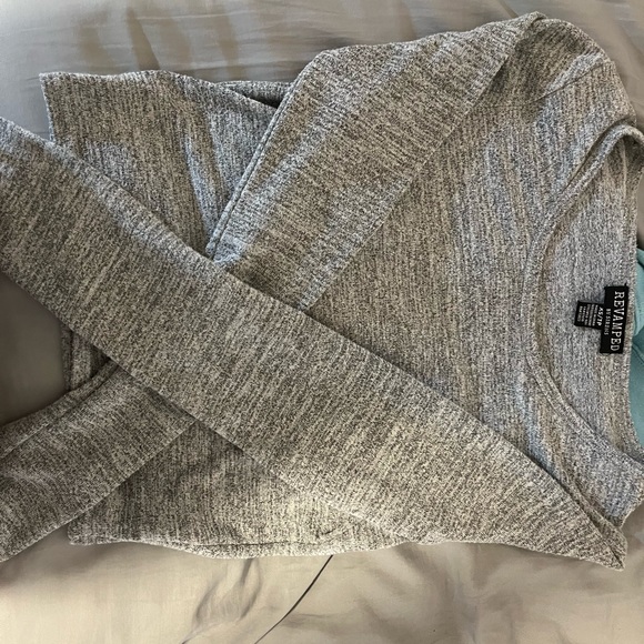very comfy grey long sleeve top - Picture 2 of 2